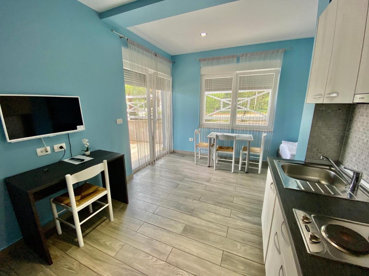 Iris Apartment *