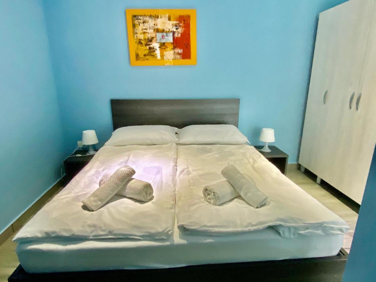 Iris Apartment *