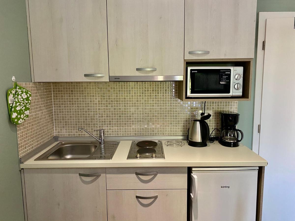 Iris Apartment *