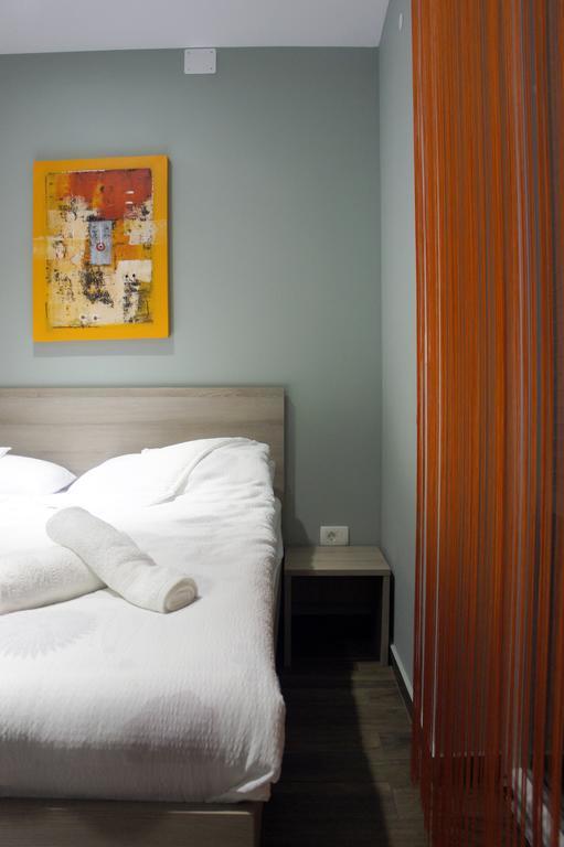 Iris Apartment *