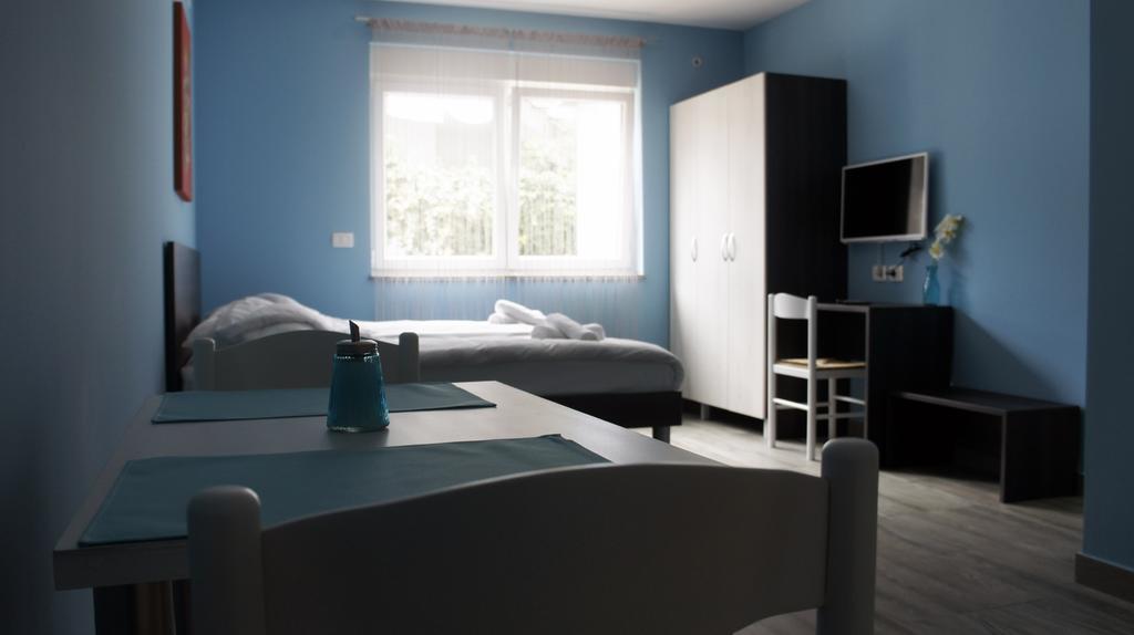 Iris Apartment *