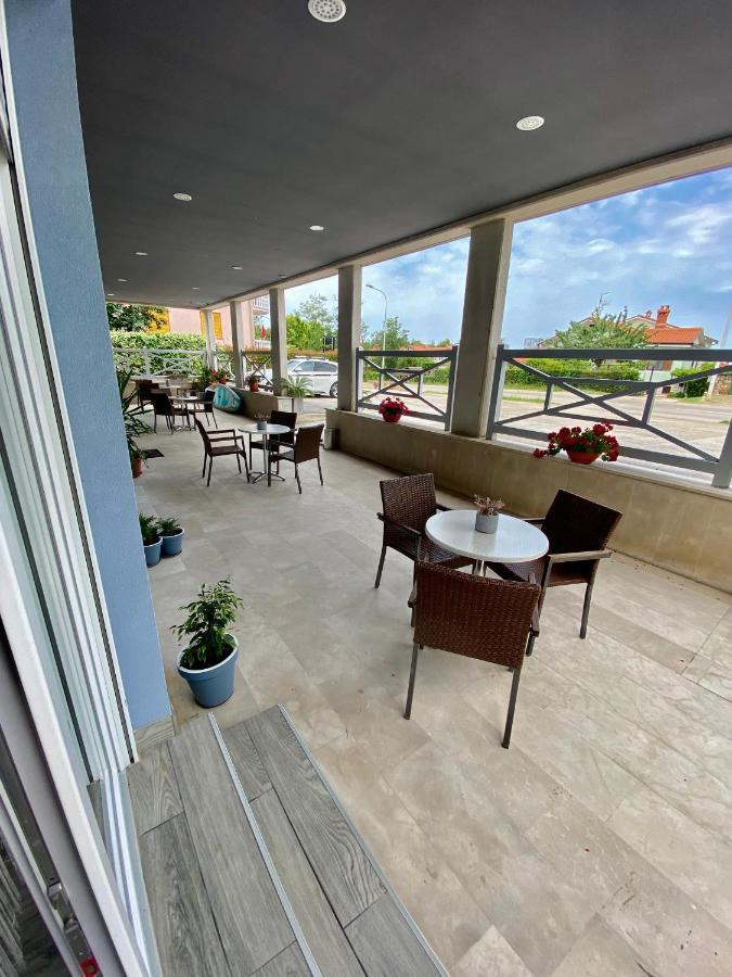 Iris Apartment *