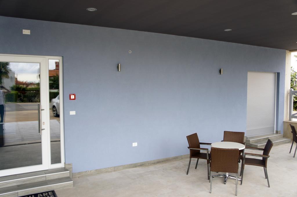 Iris Apartment *